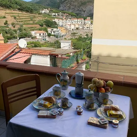 A Casa Di Adolfo Feriehus Vietri